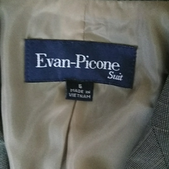 Suit - Picture 3 of 6